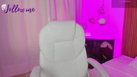 Juanita online show from February 25, 12:05 pm