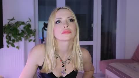 Snapshot of jugoddess chatting on October 24, 6:37 pm Goddess Julia online show from October 24, 6:37 pm