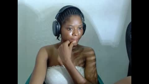 juicynpinkx online show from April 27, 4:04 pm