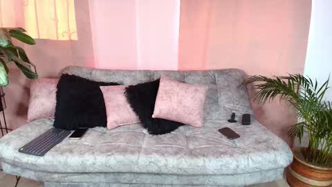 Jules and Gia online show from December 13, 9:32 pm