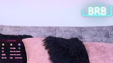 Jules and Gia online show from May 27, 9:17 am