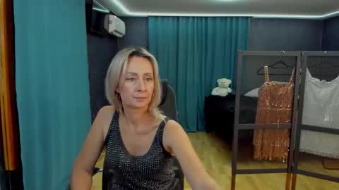 Snapshot of julia__cherry_ chatting on October 22, 3:17 pm julia__cherry_ online show from October 22, 3:17 pm