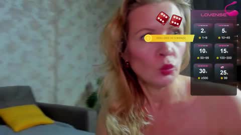 julia_giulia online show from February 9, 5:26 pm