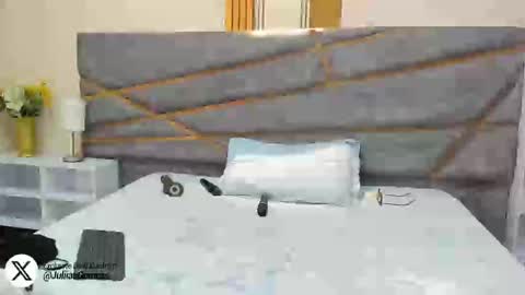 Julia Gomes online show from October 24, 8:38 pm