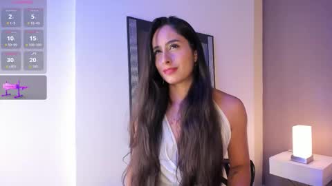 J U L IA   M A R T I N E Z online show from January 15, 11:38 am