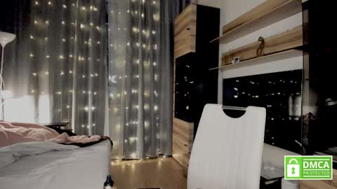 julia_t_mog online show from February 18, 9:42 pm