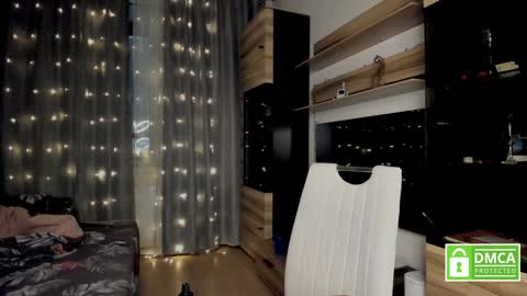 julia_t_mog online show from December 14, 10:07 pm