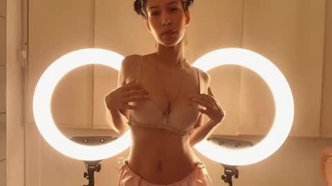 Juli  online show from December 3, 12:18 pm