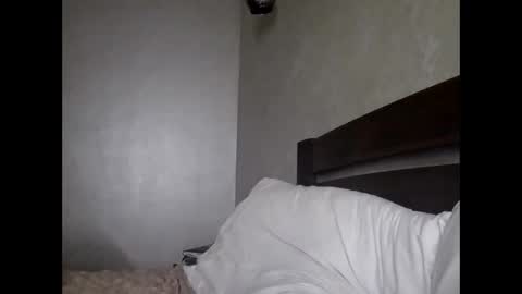 julianagold1 online show from October 11, 9:17 pm