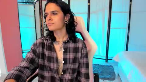 julianne_7 online show from February 3, 9:29 pm