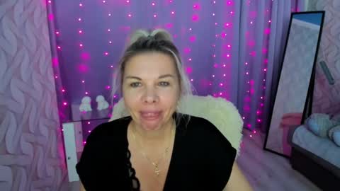 Julia online show from December 20, 8:45 pm