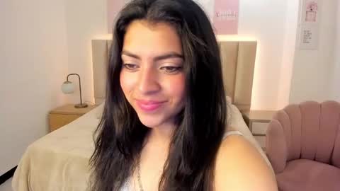 julie_devani online show from November 20, 8:43 pm