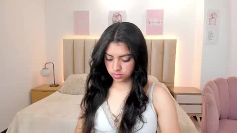 julie_devani online show from November 19, 8:31 pm