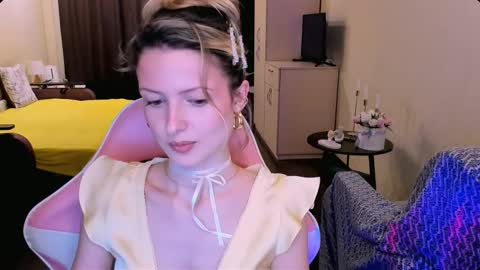 Julie online show from March 3, 2:45 pm