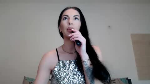 julie_queenxx online show from February 9, 2:14 am