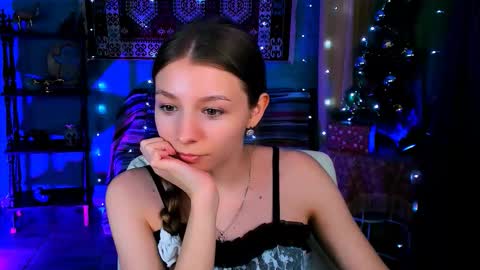 juliedaniel online show from December 19, 9:01 am