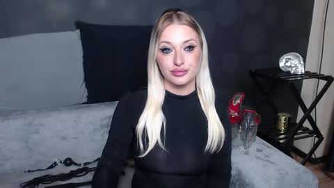 julia online show from September 17, 11:36 pm