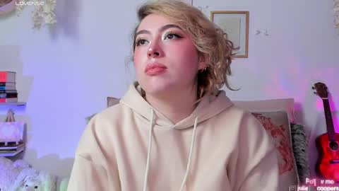 Juli  online show from April 3, 4:21 am