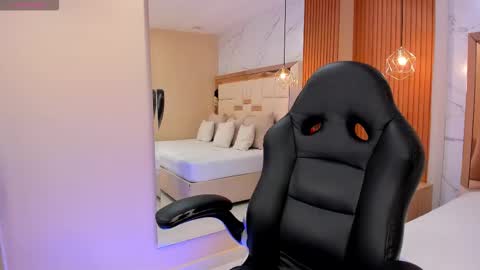     online show from January 5, 10:13 pm