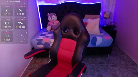 Julieth  online show from November 15, 1:45 pm