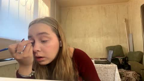 Mia online show from November 2, 11:24 am