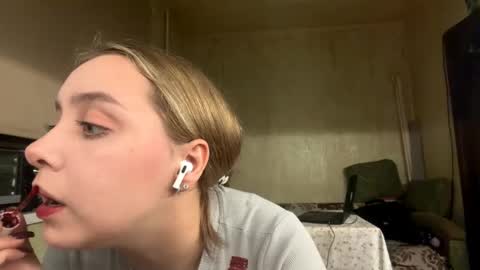 Mia online show from November 4, 8:14 pm