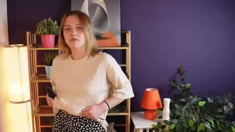 Mia online show from September 13, 3:47 am