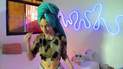 Snapshot of juliette_sweet05 chatting on November 1, 7:07 pm juliette online show from November 1, 7:07 pm