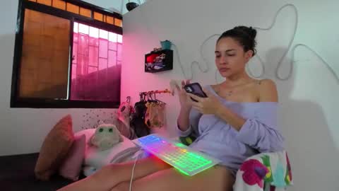 Snapshot of juliette_sweet05 chatting on October 15, 2:52 pm juliette online show from October 15, 2:52 pm