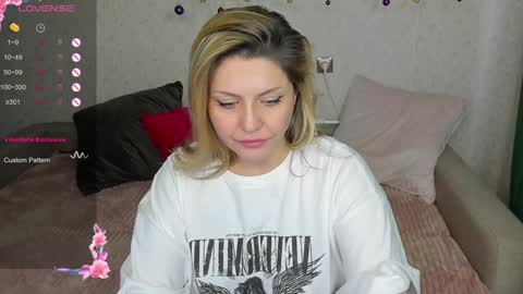 Jully online show from December 13, 8:10 am