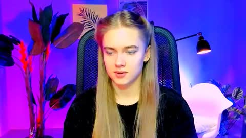 junewoods online show from November 27, 6:16 am