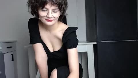 Snapshot of junnewers chatting on October 6, 7:03 am JunneWers online show from October 6, 7:03 am