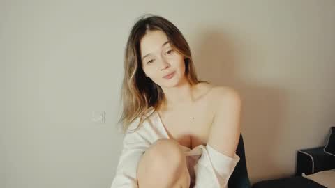 Jeni online show from January 3, 1:03 pm