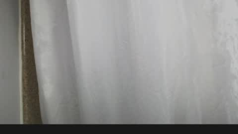Layla online show from May 6, 7:34 am