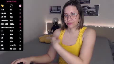 Julie online show from February 18, 5:09 am