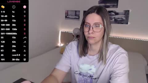 Julie online show from December 19, 4:43 pm