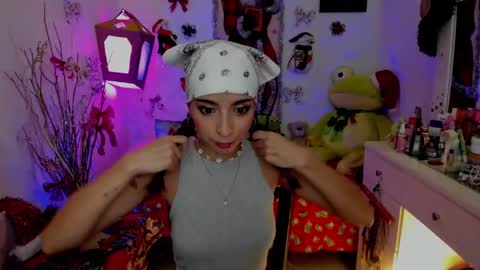 Mia online show from December 12, 6:36 am