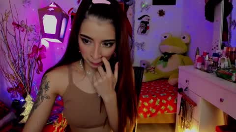 Mia online show from December 16, 1:21 am