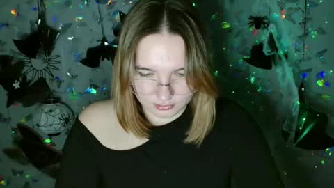 Kaitlin online show from October 3, 5:18 pm