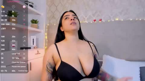 Kamila Betancourt online show from September 25, 1:43 pm