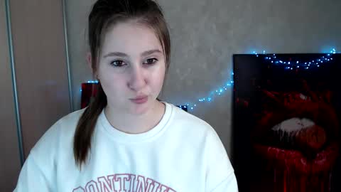 kamilla_love_ online show from April 14, 1:00 pm