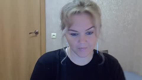 karennelsonx online show from September 18, 12:37 pm