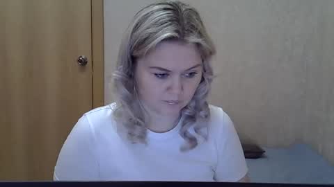 karennelsonx online show from February 10, 11:46 am