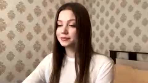Snapshot of karinapfefferkorn chatting on October 23, 2:39 am Violet online show from October 23, 2:39 am