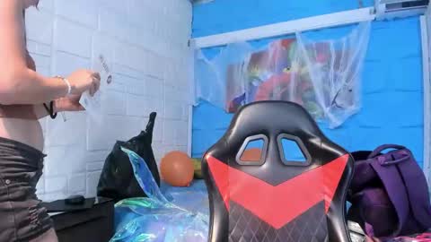 karinatompson online show from October 24, 9:33 pm