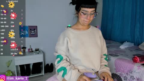 Snapshot of karla__1 chatting on January 12, 2:35 am Ill be on at sunday see u Lynn  Could u help me to reach 100 Thmbs upp plssss   Independent girl 3 online show from January 12, 2:35 am