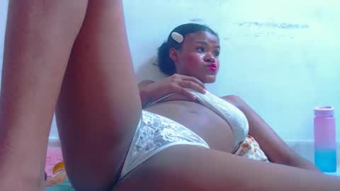 Snapshot of karla_latina_28 chatting on September 18, 10:19 pm karla latina 28 online show from September 18, 10:19 pm