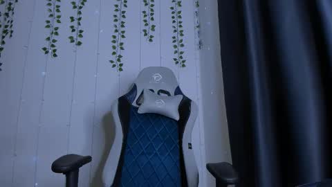 karla_lim online show from December 3, 10:01 pm