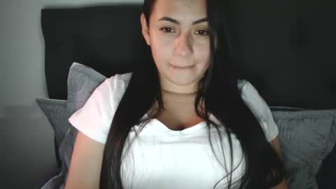 Snapshot of karlagiraldo140 chatting on October 21, 8:57 pm Karla Giraldo online show from October 21, 8:57 pm