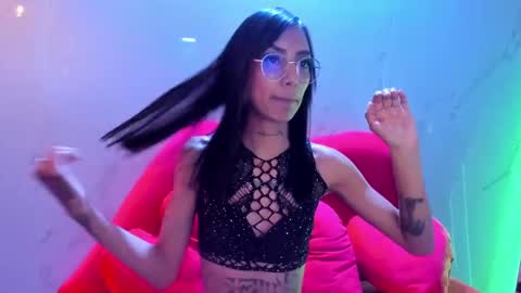 Snapshot of karlaslutskinny__ chatting on October 8, 3:38 pm karlaslutskinny__ online show from October 8, 3:38 pm